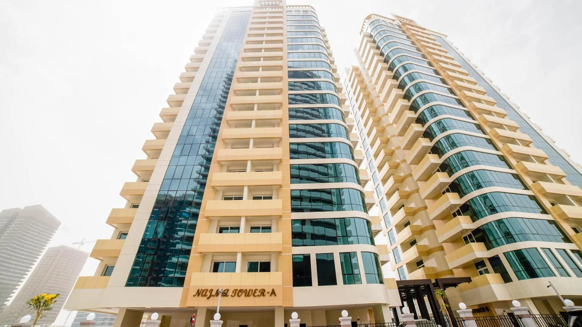 Oyo 589 Najma Tower, Two Bedrooms Apartments, Sports City Дубай